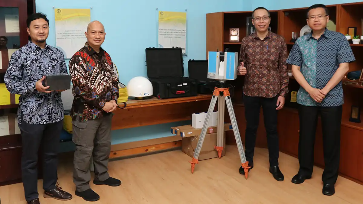 Datascrip Hibahkan Perangkat Survei